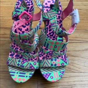 Neon wedges